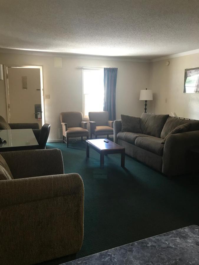 Merrimac Inn & Suites Williamsburg Exterior photo